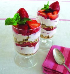 Low-Fat Granola Strawberry Parfait Low-Fat Granola Strawberry Parfait