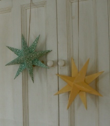 Hanging Christmas Stars | AllFreeChristmasCrafts.com