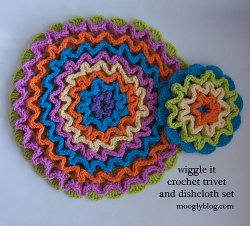 Wiggly Trivet and Dishcloth Set Wiggly Trivet and Dishcloth Set