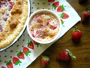 Vintage Strawberry Sponge Pie Vintage-Strawberry-Sponge-Pie_Medium_ID-724905