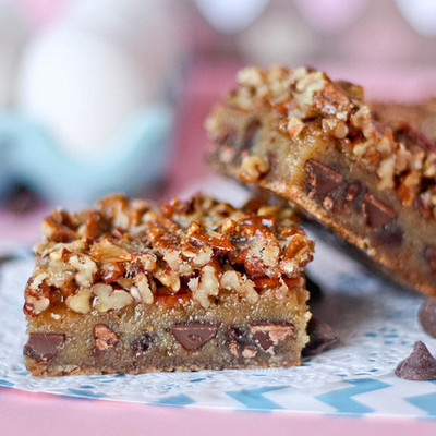 Addicting Chocolate Chip Cookie Pecan Pie Bars Addicting Chocolate Chip Cookie Pecan Pie Bars
