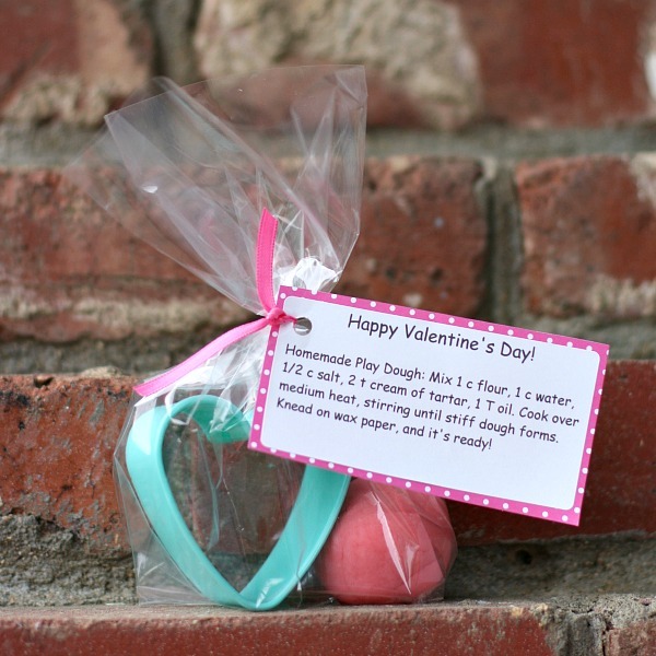 homemade-play-dough-valentine-kit-allfreekidscrafts