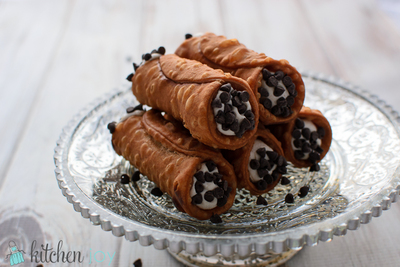 Homemade Cannoli with Creamy Filling Homemade Cannoli with Creamy Filling