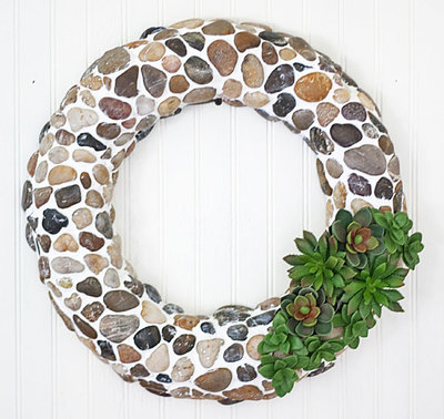 Succulent and Pebble DIY Wreath Succulent and Pebble DIY Wreath