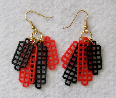 http://d2droglu4qf8st.cloudfront.net/2015/04/217344/Red-and-Black-Dangly-Plastic-Earrings_Large400_ID-958497.jpg?v=958497