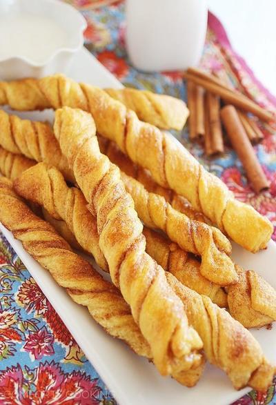 4-Ingredient Cinnamon Roll Twists 4-Ingredient Cinnamon Roll Twists