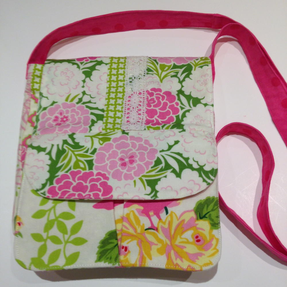 Floral Crossbody Purse | www.bagssaleusa.com/product-category/classic-bags/