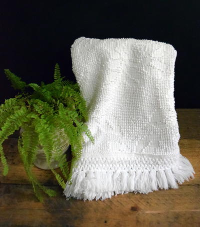 http://d2droglu4qf8st.cloudfront.net/2015/09/236824/Repurposed-Bedspread-DIY-Hand-Towels_Large400_ID-1193647.jpg?v=1193647