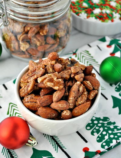 Quick and Easy Gingerbread Spiced Nuts | RecipeLion.com