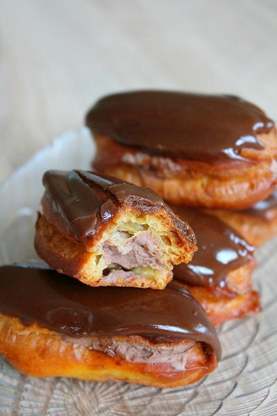 Mini Eclairs with Chocolate Pudding and Peanuts Recipe Mini Eclairs with Chocolate Pudding and Peanuts Recipe