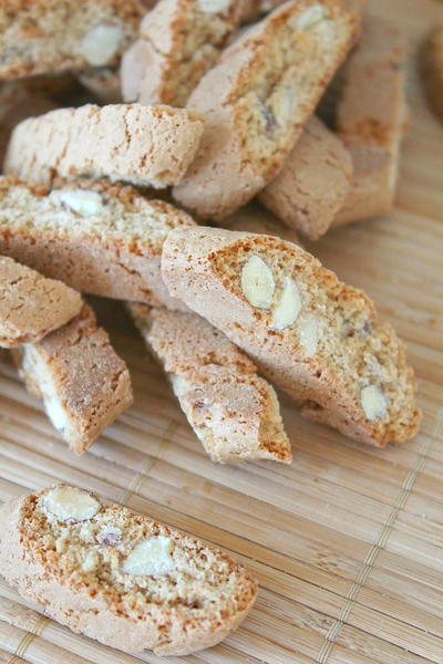 Easy Almond Biscotti | FaveHealthyRecipes.com