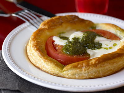 Buffalo Mozzarella, Tomato, and Pesto Tarts Buffalo Mozzarella, Tomato, and Pesto Tarts