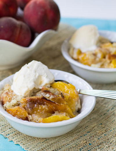 Slow Cooker Southern Peach Cobbler