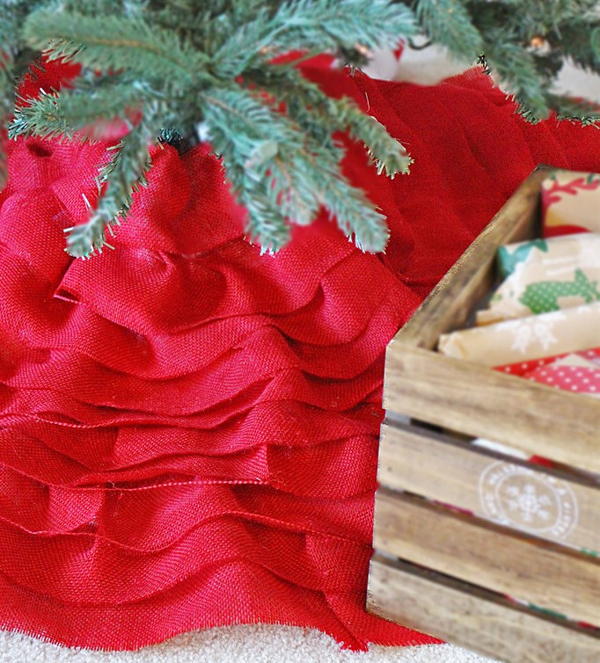 DIY Burlap Christmas Tree Skirt DIY Burlap Christmas Tree Skirt