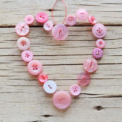 Hanging Wired Button Hearts Hanging Wired Button Hearts