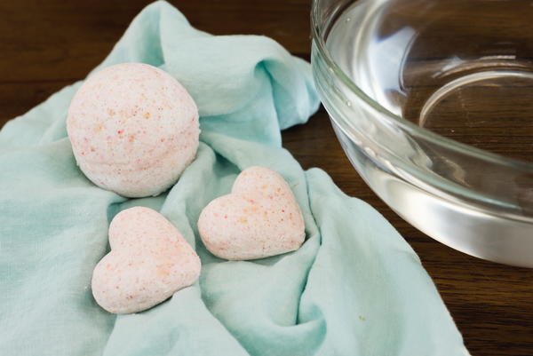 Fizzing Citrus DIY Bath Bombs Fizzing Citrus DIY Bath Bombs