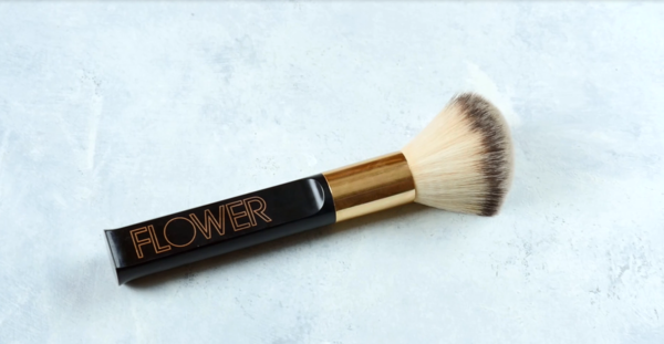 Makeup Brushes 101 - Types of Brushes for Your Makeup - Powder Brush Makeup Brushes 101 - Types of Brushes for Your Makeup - Powder Brush