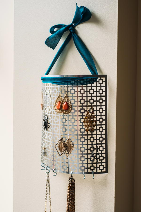 Decorative DIY Jewelry Organizer Decorative DIY Jewelry Organizer