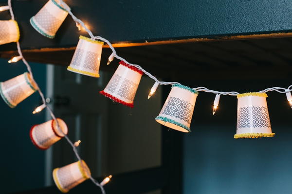 Festive Dixie Cup String Light Idea Festive Dixie Cup String Light Idea
