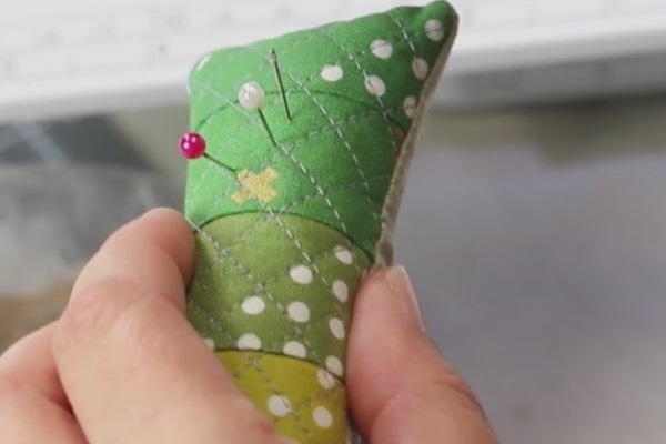 DIY Quilted Pincushion Tutorial DIY Quilted Pincushion Tutorial