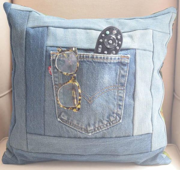 DIY Denim Traditional Log Cabin Block Pocket Pillow DIY Denim Traditional Log Cabin Block Pocket Pillow
