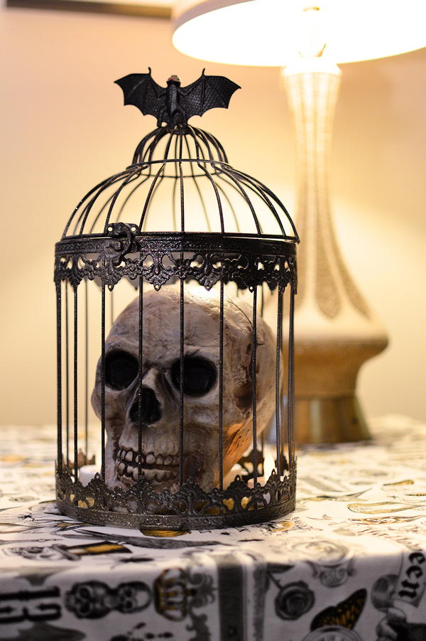 Spooky DIY Halloween Centerpiece Spooky DIY Halloween Centerpiece