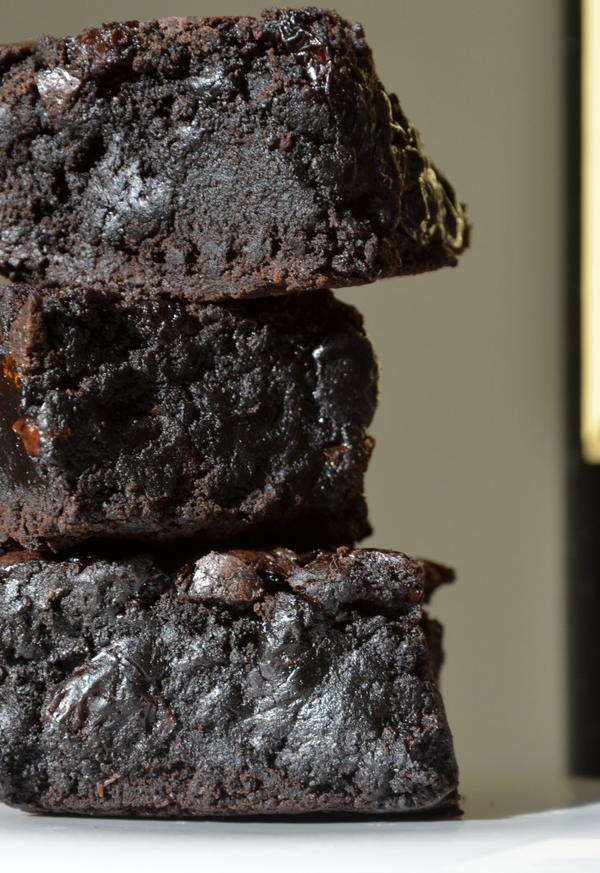Wine-soaked cranberries or cherries red wine brownies Wine-soaked cranberries or cherries red wine brownies