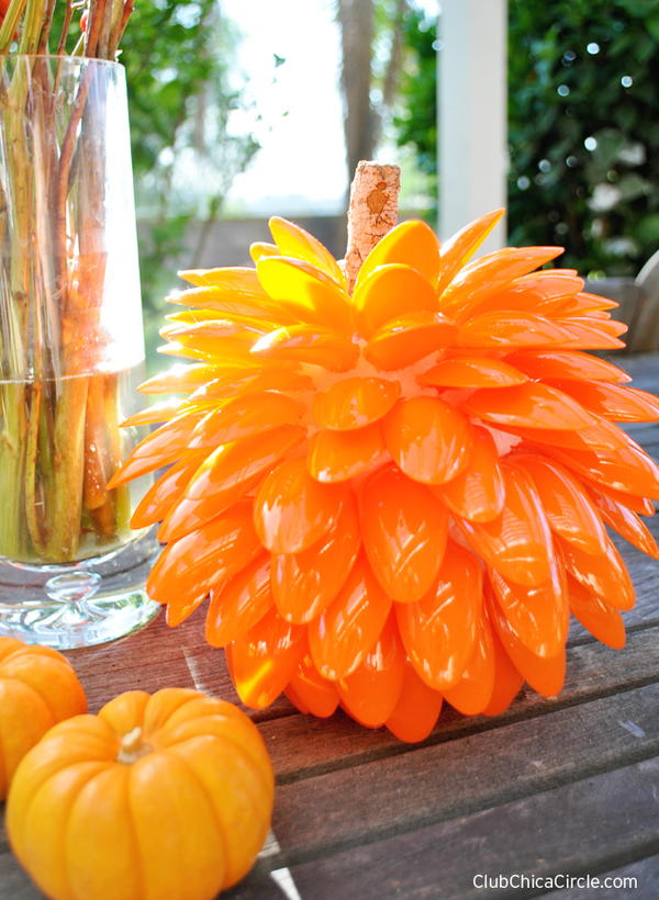 Plastic Spoon Pumpkin Craft for Fall Plastic Spoon Pumpkin Craft for Fall