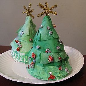 Paper Plate Christmas Trees | AllFreeKidsCrafts.com