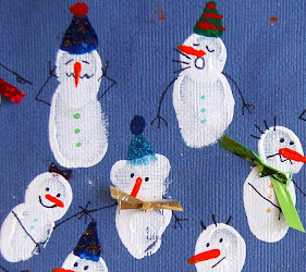 Fingerprint Snowmen Holiday Card | AllFreeKidsCrafts.com