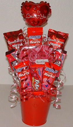 Candy Gift Bouquet | AllFreeHolidayCrafts.com