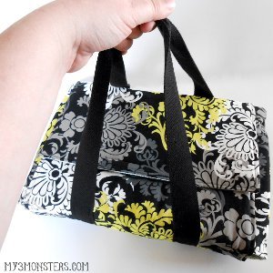 One Size DIY Casserole Carrier | AllFreeSewing.com