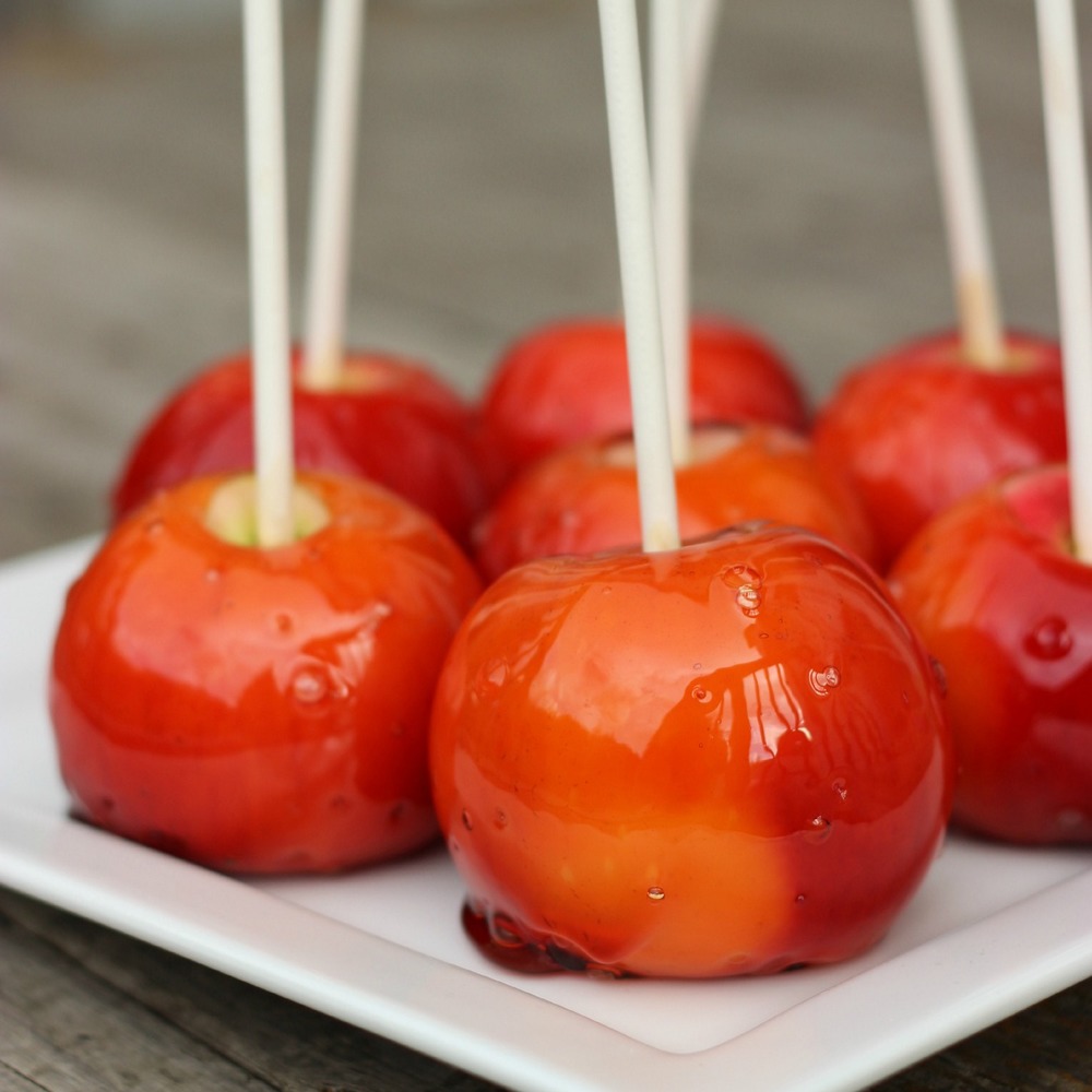 homemade-toffee-apples-allfreecopycatrecipes