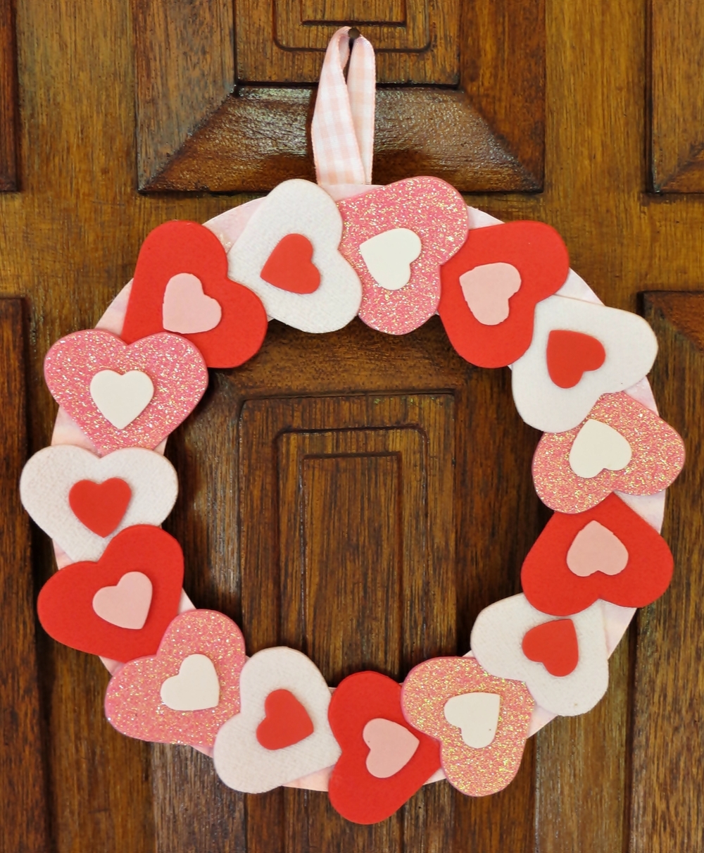 20 super- easy last minute diy valentine’s day home decoration ideas Simply Sweet Valentine Wreath | AllFreeKidsCrafts.com