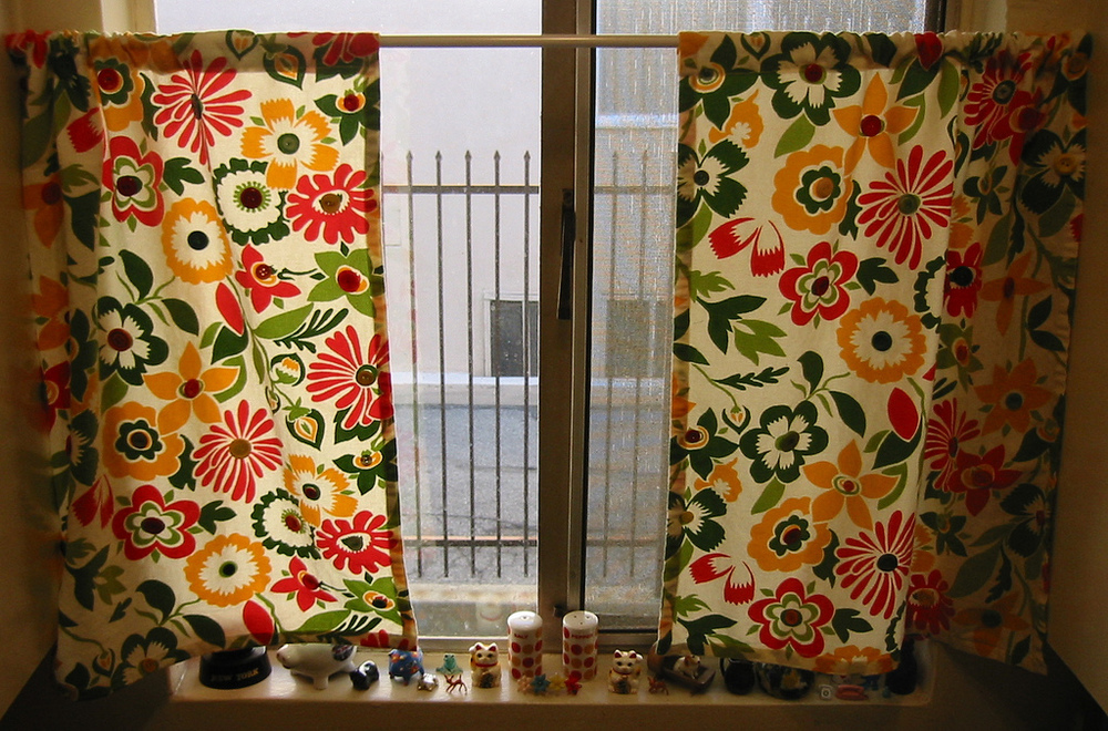 Vintage Button Kitchen Curtains Allfreesewing Com