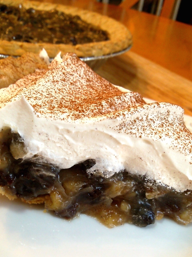 Old-Fashioned Sour Cream Raisin Pie | RecipeLion.com