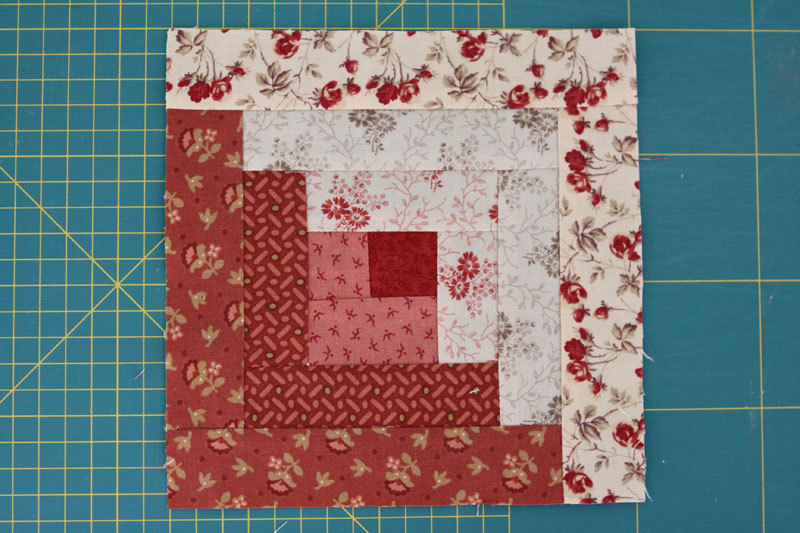 Two Tone Log Cabin Quilt Block_ExtraLarge900_ID 842836