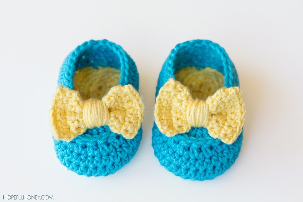 Yellow Bow Easy Crochet Baby Booties FaveCrafts yellow-bow-easy-crochet-baby-booties-favecrafts