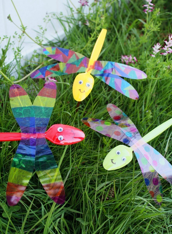 Plastic Spoon Dragonflies | AllFreeKidsCrafts.com