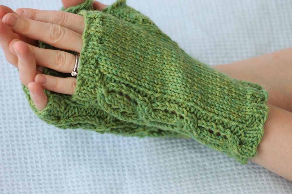 True Love Knit Fingerless Gloves AllFreeKnitting true-love-knit-fingerless-gloves-allfreeknitting