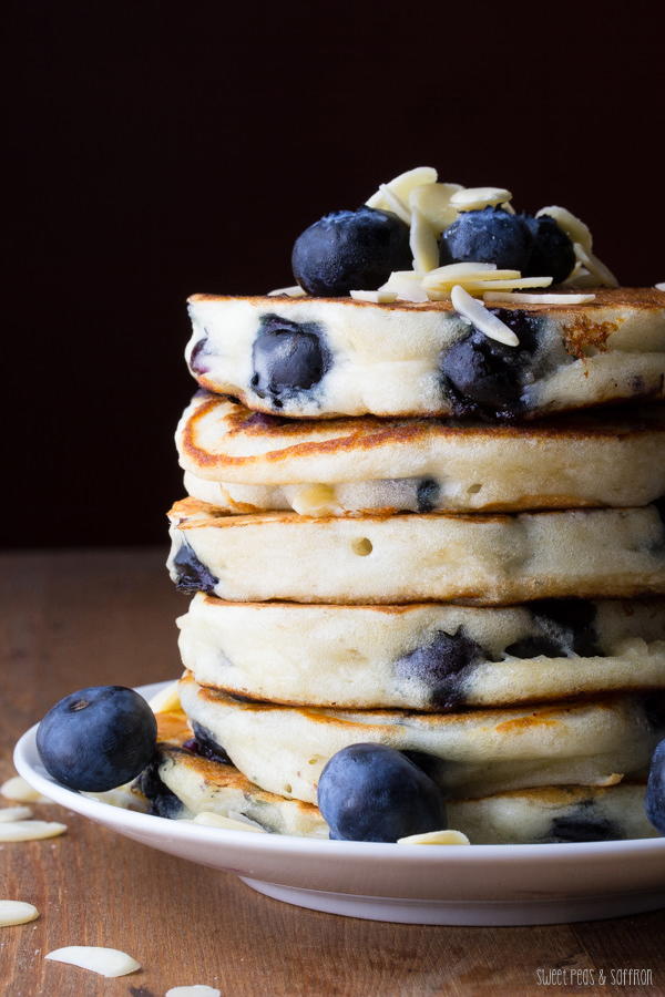 Extra Fluffy Blueberry Almond Pancakes | RecipeLion.com