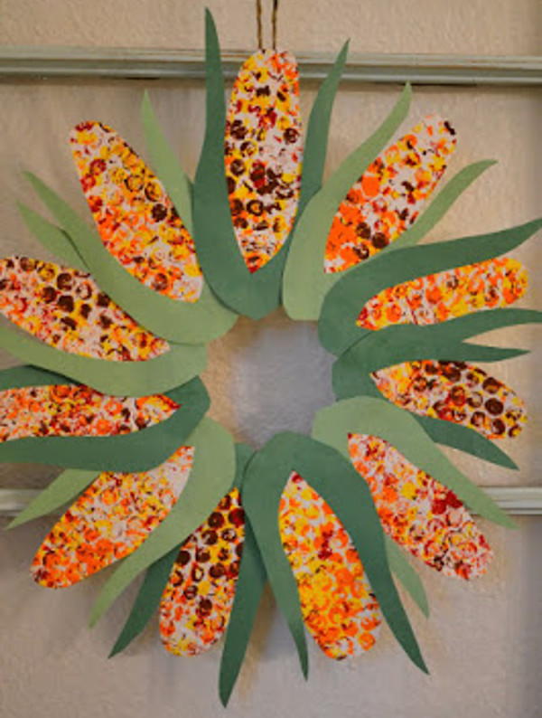 Corn Husk Paper Wreath AllFreeHolidayCrafts corn-husk-paper-wreath-allfreeholidaycrafts