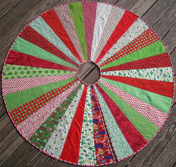 Giant Christmas Tree Skirt Quilt Pattern | FaveQuilts.com