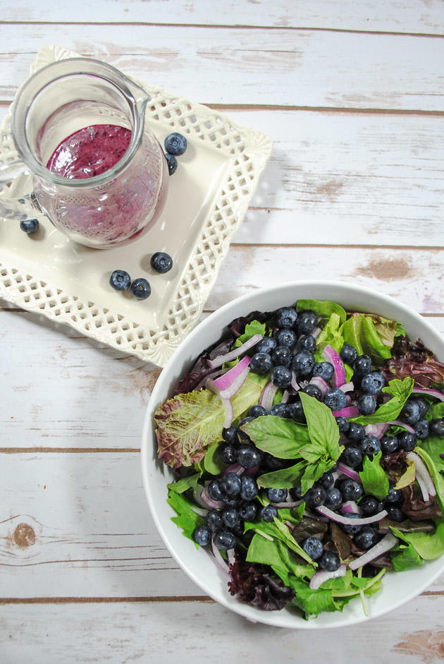 Leafy Green Salad with Blueberries