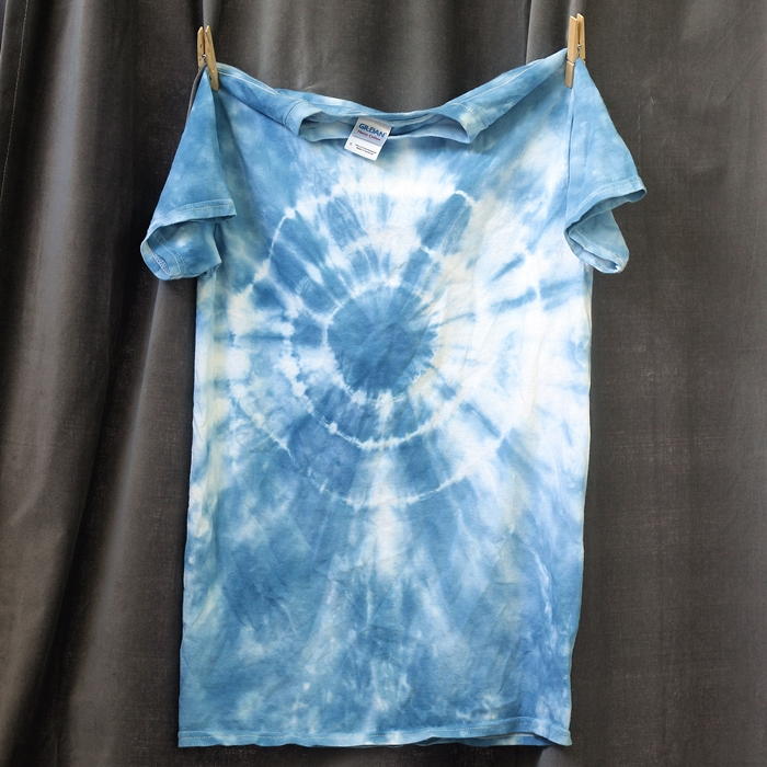 Single Color Bullseye Tie Dye Shirt | FaveCrafts.com