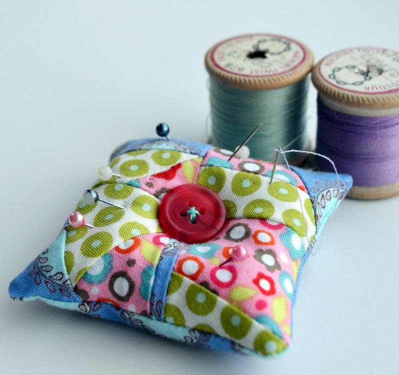 DIY Emery Pincushion AllFreeSewing Com   DIY Emery Pincushion ExtraLarge800 ID 1239820 