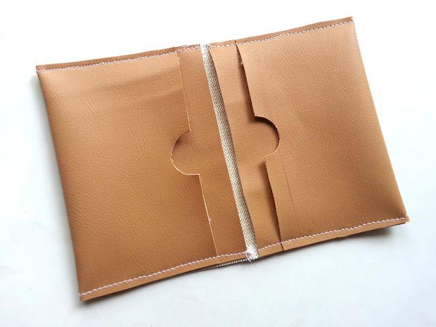 DIY Faux Leather Wallet_ExtraLarge700_ID 1245542