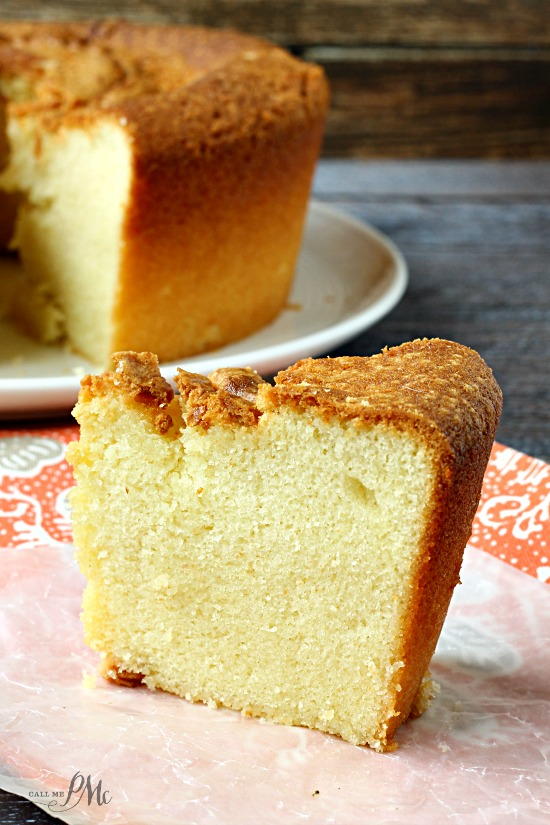 Easy Sour Cream Pound Cake | RecipeLion.com