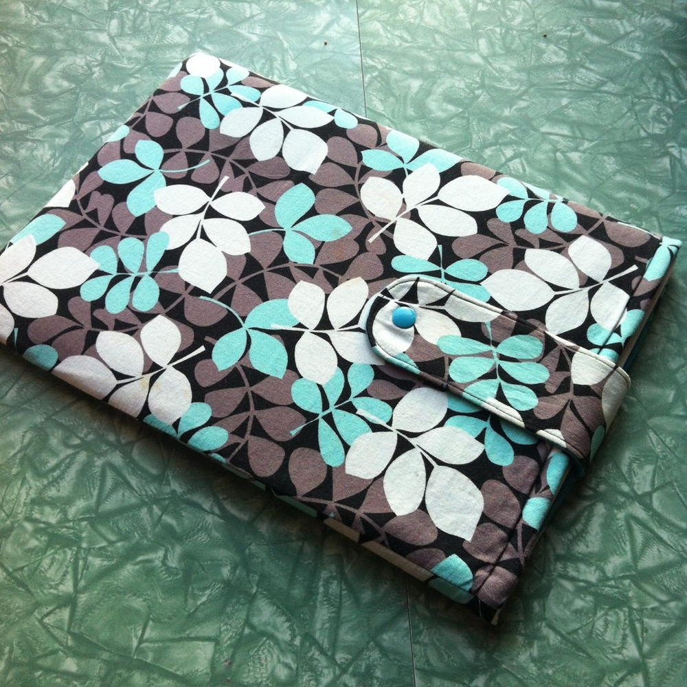 DIY Laptop Sleeve Pattern | AllFreeSewing.com