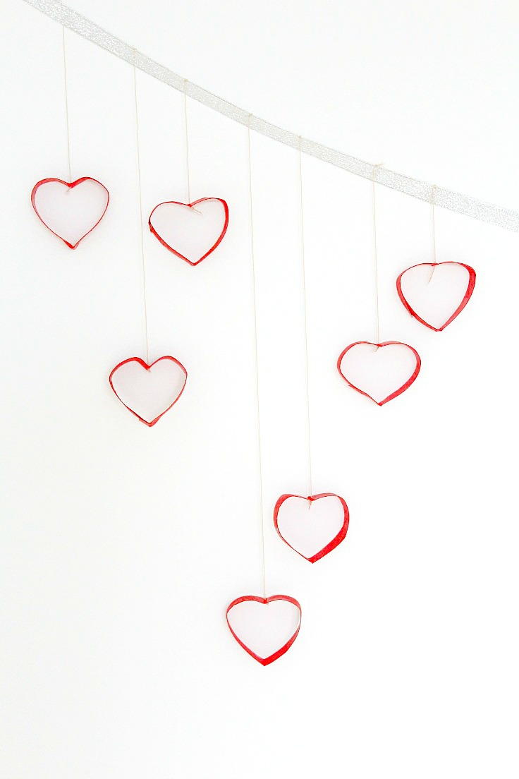 diy-valentine-s-day-wall-decorations-allfreeholidaycrafts